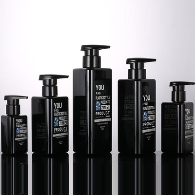ขายส่ง 100ml 200ml 300ml รูปสามเหลี่ยมรีไซเคิลพลาสติก PET โลชั่นคอนเทนเนอร์ปั๊มสุญญากาศสีดำ 500ml ขวดแชมพู