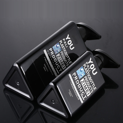 ขายส่ง 100ml 200ml 300ml รูปสามเหลี่ยมรีไซเคิลพลาสติก PET โลชั่นคอนเทนเนอร์ปั๊มสุญญากาศสีดำ 500ml ขวดแชมพู