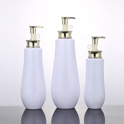Gold Pump Empty Liquid Cleanser บรรจุภัณฑ์เครื่องสำอาง Pet Squeeze 500ml ขวดแชมพูสีชมพู